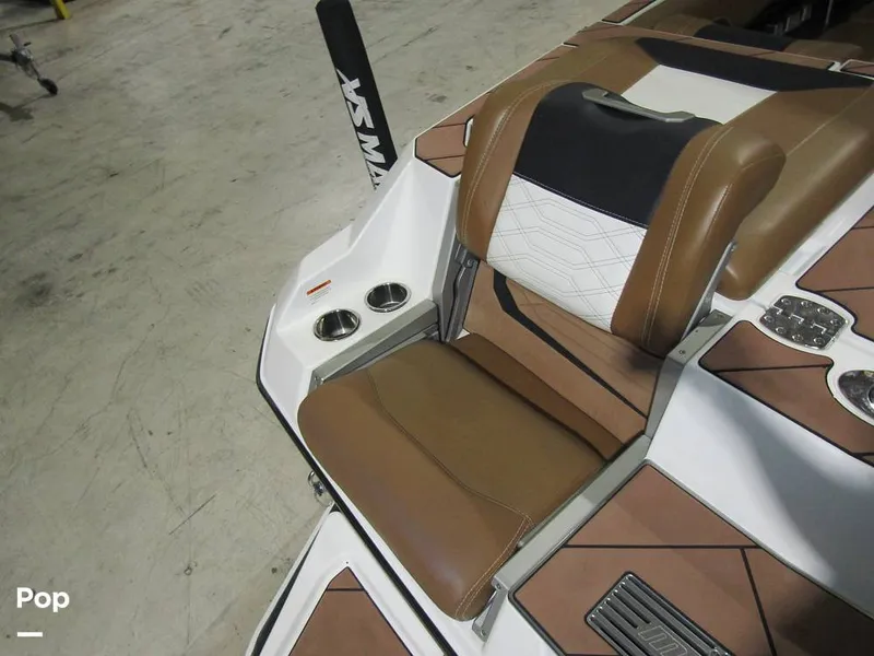 Slide: The Image of Malibu Wakesetter 25 LSV 2022 - 15969639