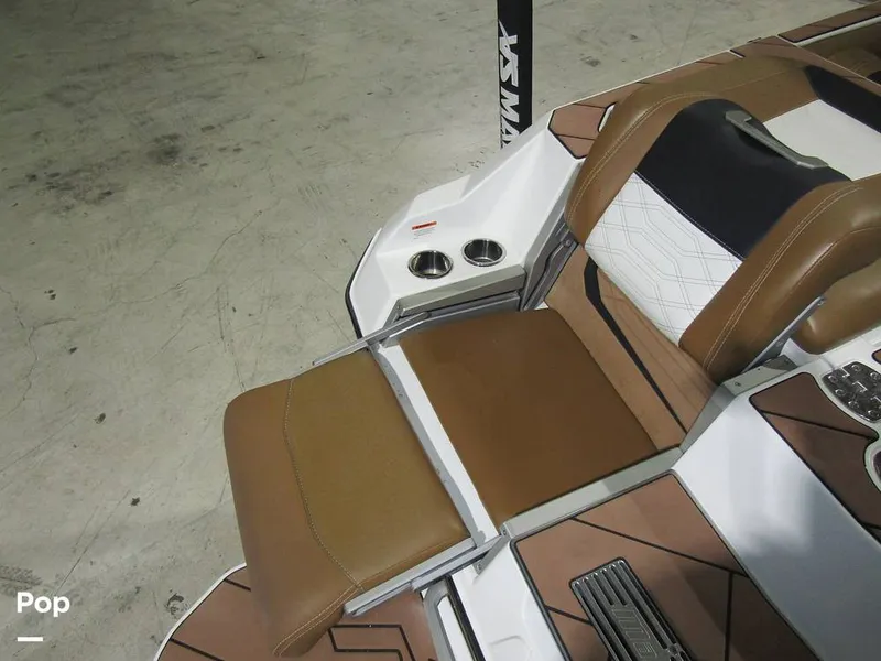 Slide: The Image of Malibu Wakesetter 25 LSV 2022 - 15969640