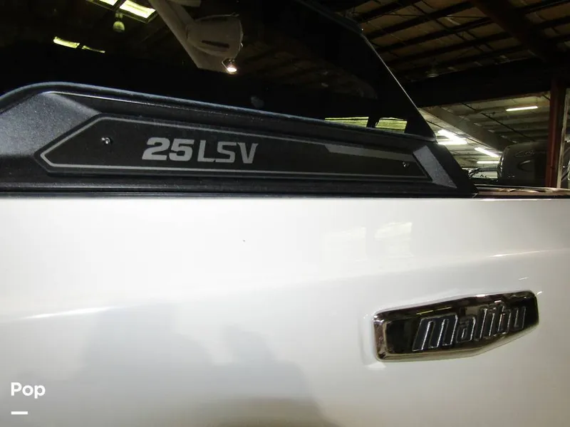Slide: The Image of Malibu Wakesetter 25 LSV 2022 - 15969493