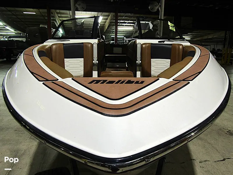 Slide: The Image of Malibu Wakesetter 25 LSV 2022 - 15969500