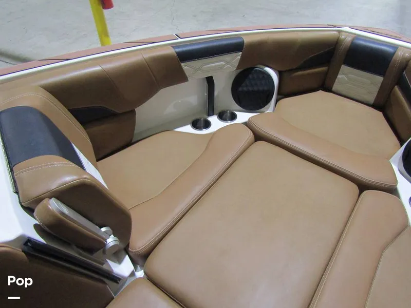 Slide: The Image of Malibu Wakesetter 25 LSV 2022 - 15969505