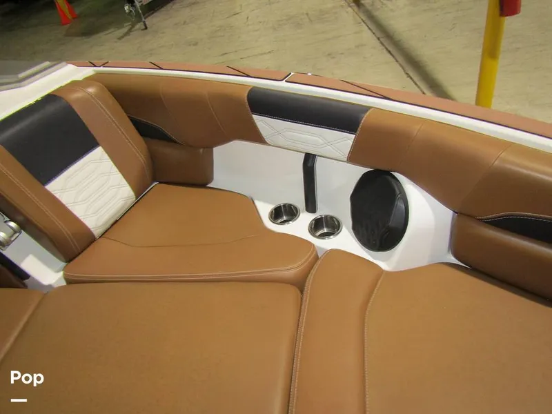 Slide: The Image of Malibu Wakesetter 25 LSV 2022 - 15969506