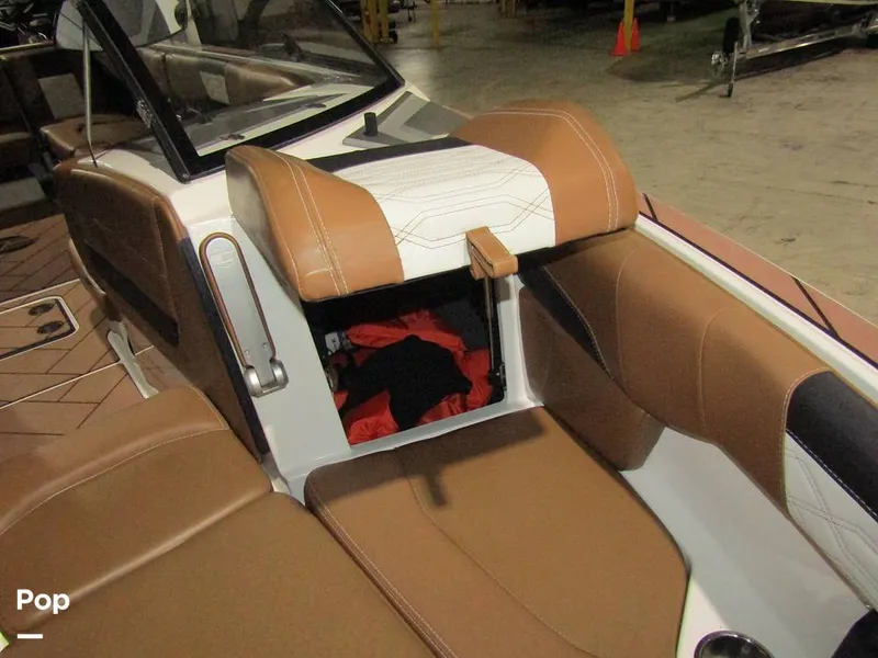 Slide: The Image of Malibu Wakesetter 25 LSV 2022 - 15969507