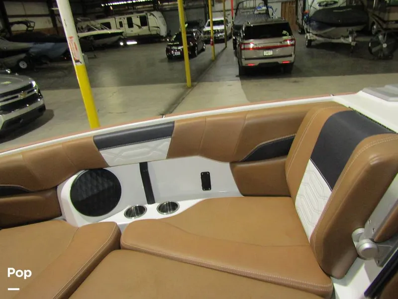 Slide: The Image of Malibu Wakesetter 25 LSV 2022 - 15969512