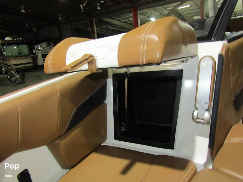 Slide: The Image of Malibu Wakesetter 25 LSV 2022 - 15969517