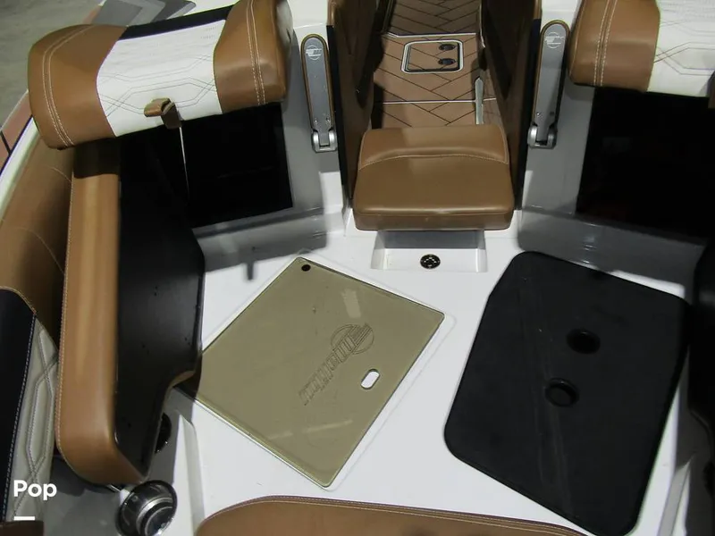 Slide: The Image of Malibu Wakesetter 25 LSV 2022 - 15969521