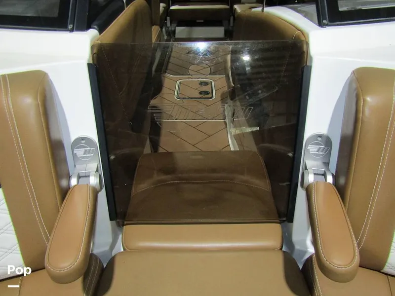 Slide: The Image of Malibu Wakesetter 25 LSV 2022 - 15969526