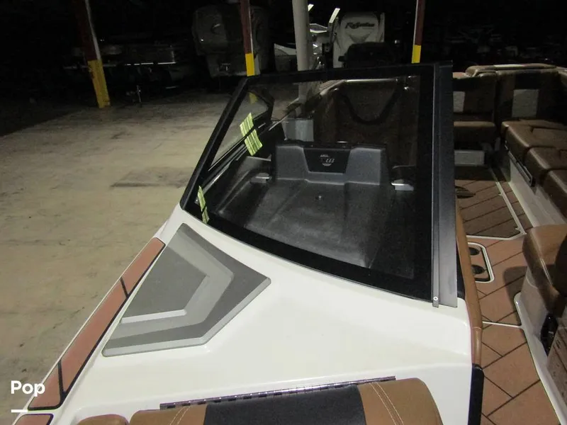 Slide: The Image of Malibu Wakesetter 25 LSV 2022 - 15969528