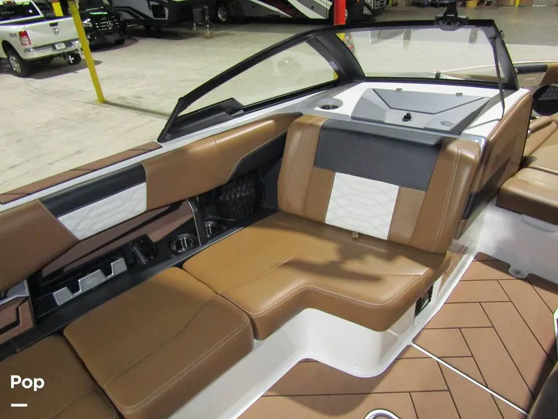 Slide: The Image of Malibu Wakesetter 25 LSV 2022 - 15969534