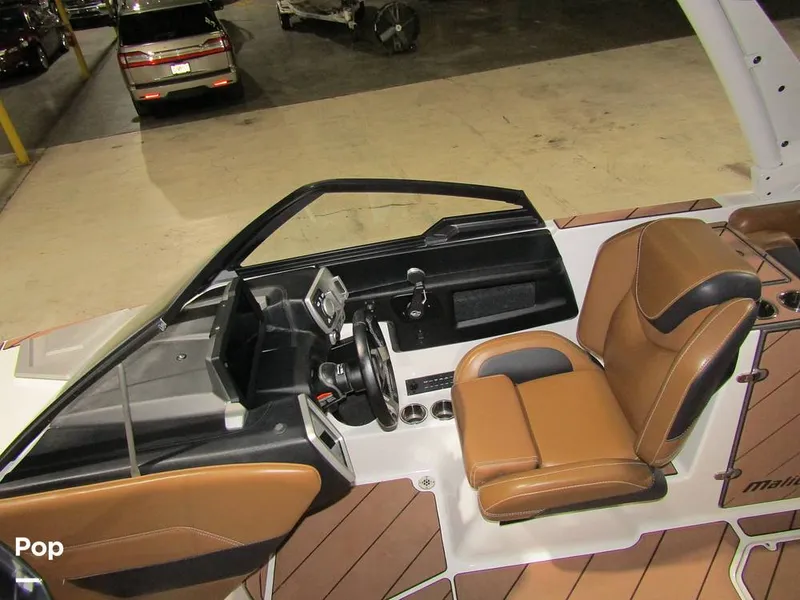 Slide: The Image of Malibu Wakesetter 25 LSV 2022 - 15969586