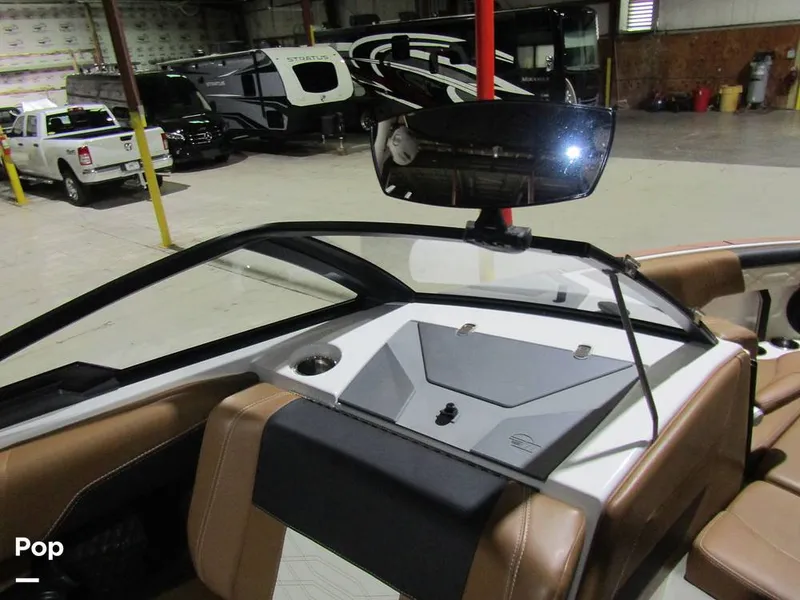 Slide: The Image of Malibu Wakesetter 25 LSV 2022 - 15969537