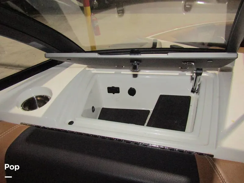 Slide: The Image of Malibu Wakesetter 25 LSV 2022 - 15969539