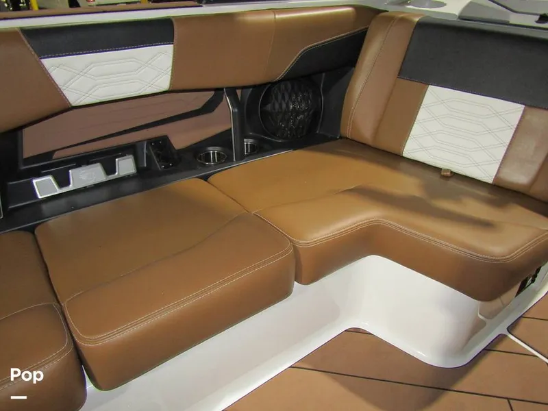 Slide: The Image of Malibu Wakesetter 25 LSV 2022 - 15969549