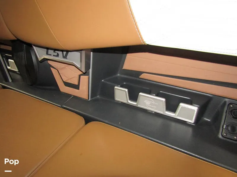 Slide: The Image of Malibu Wakesetter 25 LSV 2022 - 15969551