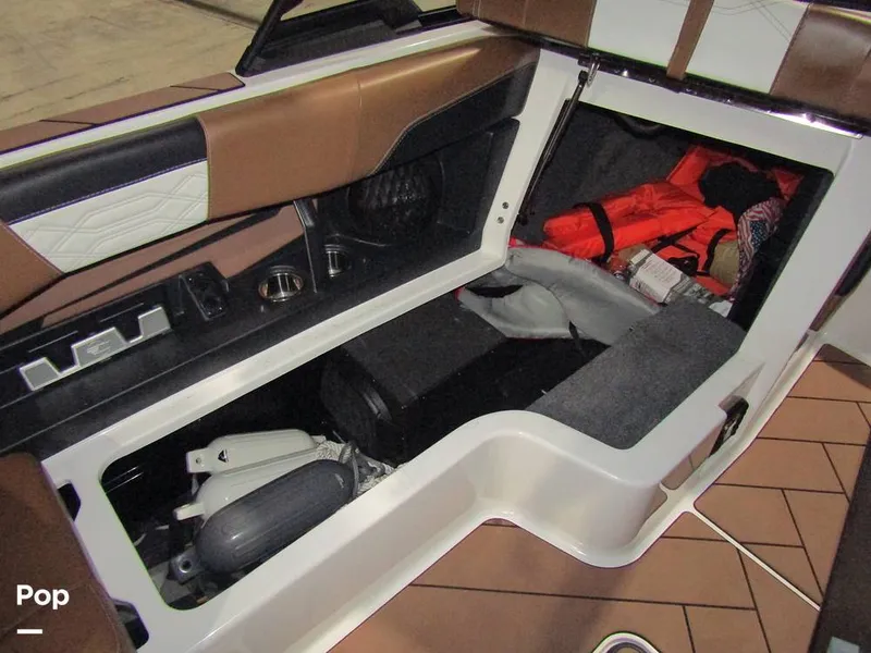 Slide: The Image of Malibu Wakesetter 25 LSV 2022 - 15969554