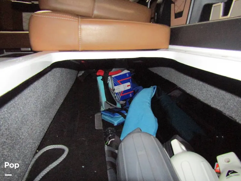 Slide: The Image of Malibu Wakesetter 25 LSV 2022 - 15969555