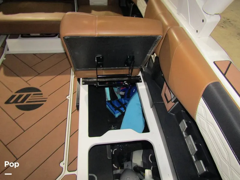 Slide: The Image of Malibu Wakesetter 25 LSV 2022 - 15969556