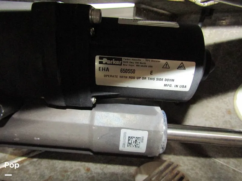 Slide: The Image of Malibu Wakesetter 25 LSV 2022 - 15969464