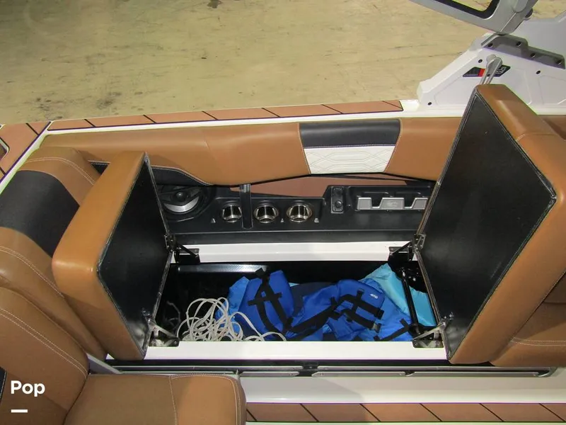 Slide: The Image of Malibu Wakesetter 25 LSV 2022 - 15969557