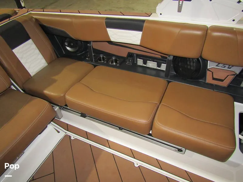 Slide: The Image of Malibu Wakesetter 25 LSV 2022 - 15969558