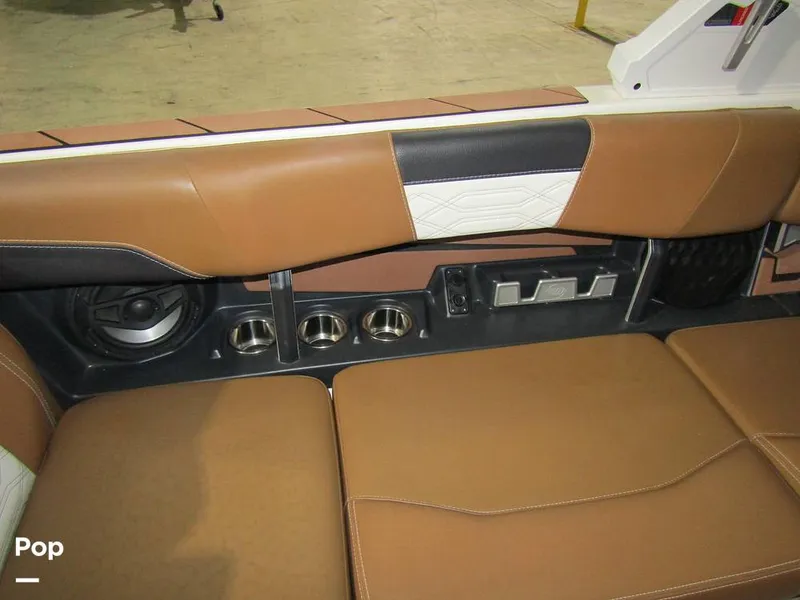 Slide: The Image of Malibu Wakesetter 25 LSV 2022 - 15969559