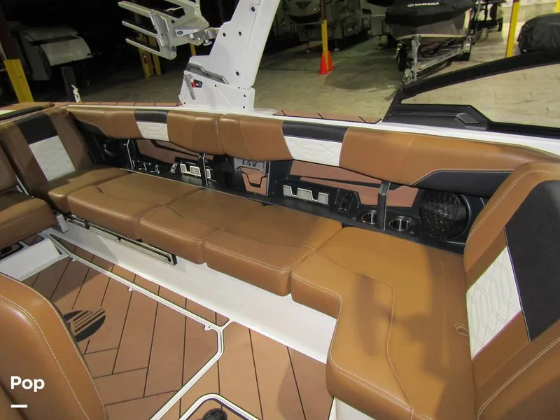 Slide: The Image of Malibu Wakesetter 25 LSV 2022 - 15969561