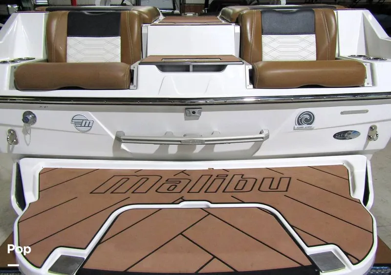 Slide: The Image of Malibu Wakesetter 25 LSV 2022 - 15969470
