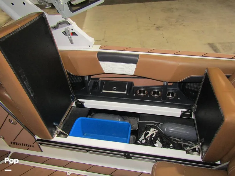 Slide: The Image of Malibu Wakesetter 25 LSV 2022 - 15969570