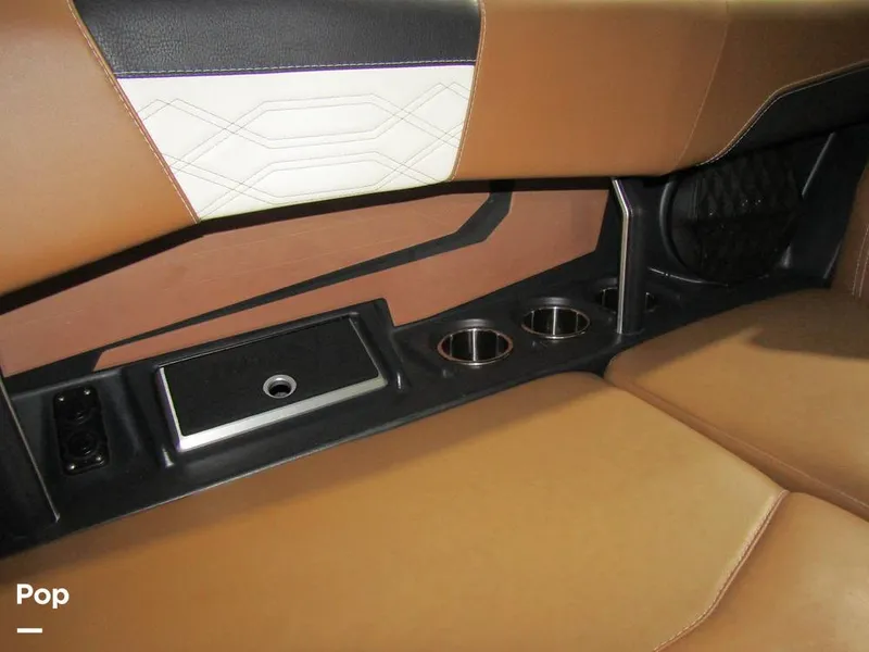 Slide: The Image of Malibu Wakesetter 25 LSV 2022 - 15969572