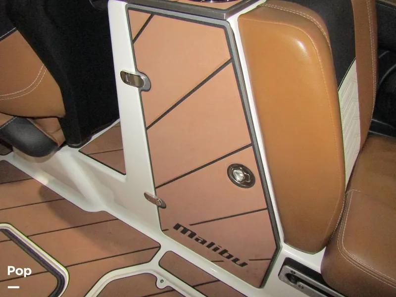 Slide: The Image of Malibu Wakesetter 25 LSV 2022 - 15969580