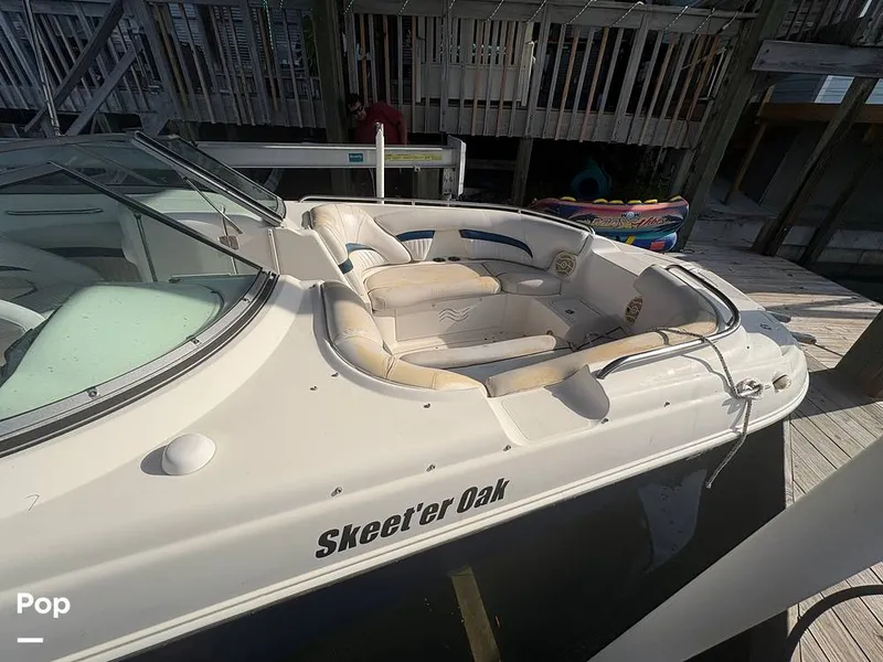 Slide: The Image of Bow Passenger Seating With Storage - 15906004