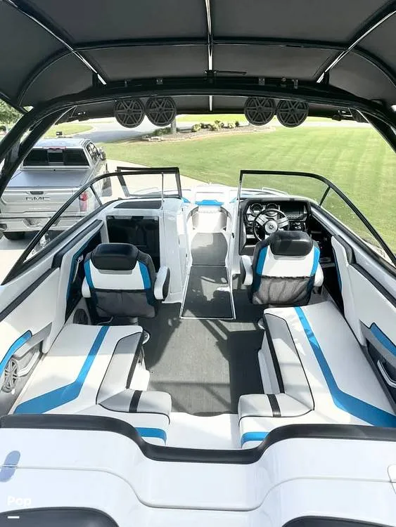 Slide: The Image of Cockpit Seating - 15909236