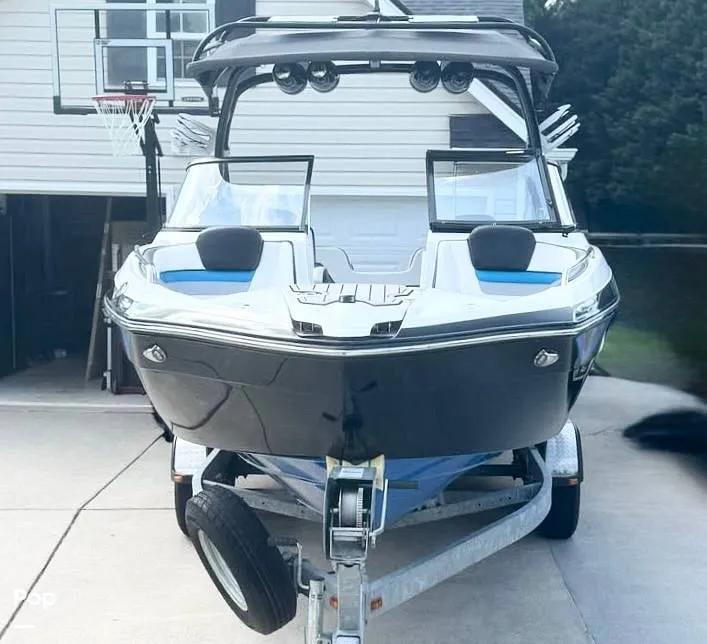 Slide: The Image of Wakeboard Racks - 15909235