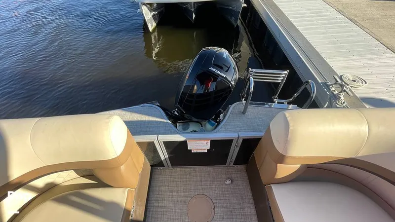 Slide: The Image of Lowe SS 230W 2024 - 15906115