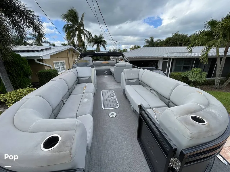 Slide: The Image of Regency 250DL3 2020 - 16034911