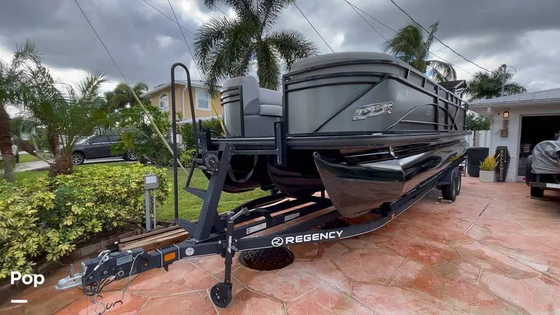 Slide: The Image of Regency 250DL3 2020 - 16034917