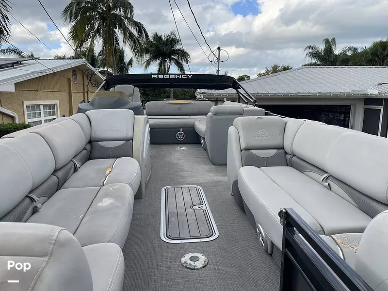 Slide: The Image of Regency 250DL3 2020 - 16034896