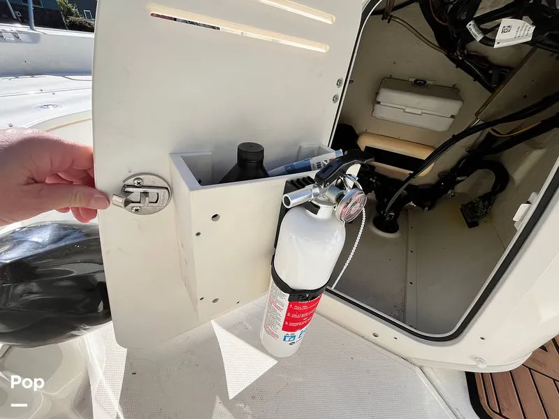 Slide: The Image of Boston Whaler Montauk 170 2021 - 15925843