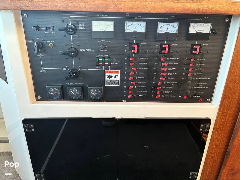 Slide: The Image of Bayliner 4588 Pilothouse 1992 - 16184412