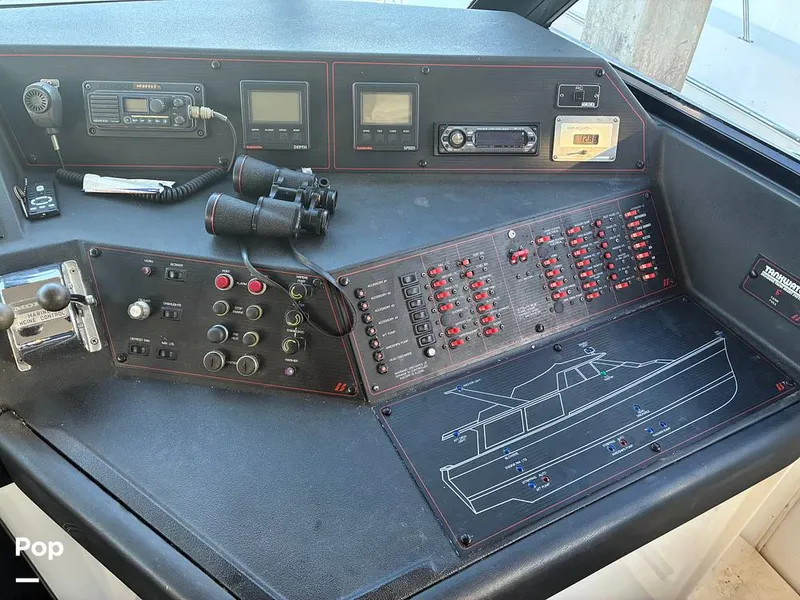 Slide: The Image of Bayliner 4588 Pilothouse 1992 - 16184418