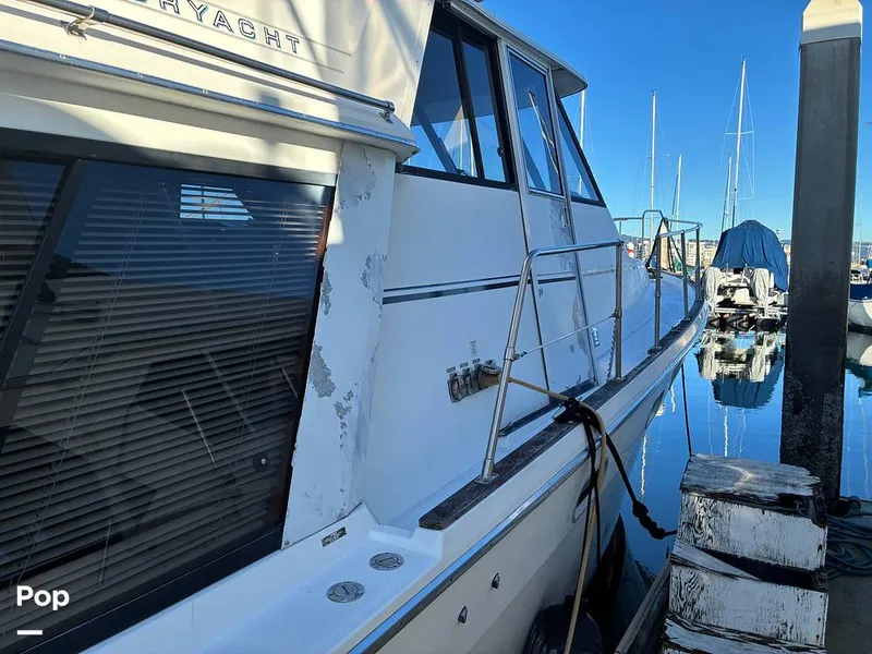 Slide: The Image of Bayliner 4588 Pilothouse 1992 - 16184315