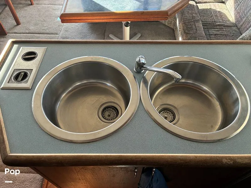 Slide: The Image of Bayliner 4588 Pilothouse 1992 - 16184338