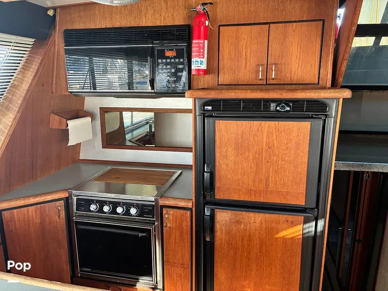 Slide: The Image of Bayliner 4588 Pilothouse 1992 - 16184340