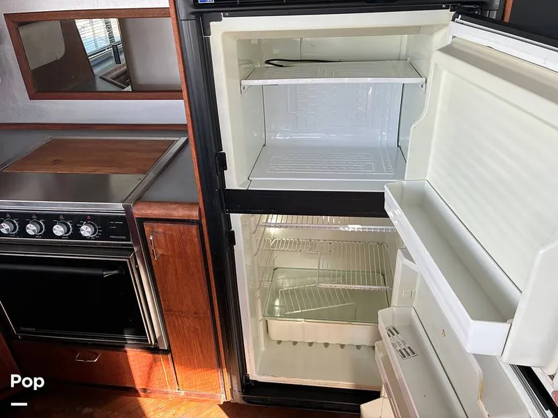 Slide: The Image of Bayliner 4588 Pilothouse 1992 - 16184341