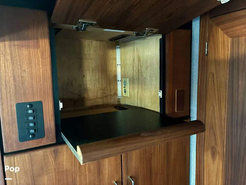 Slide: The Image of Bayliner 4588 Pilothouse 1992 - 16184386