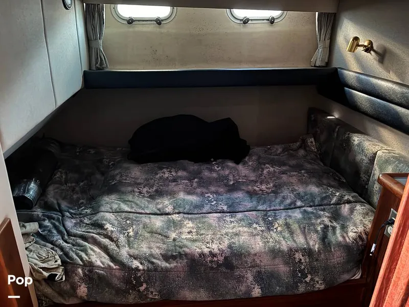 Slide: The Image of Bayliner 4588 Pilothouse 1992 - 16184402