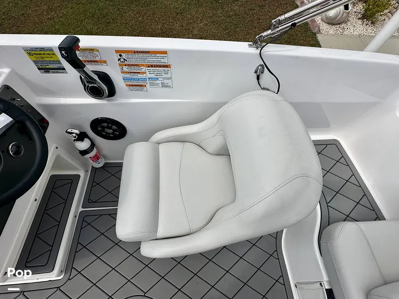 Slide: The Image of Captain's Chair - 15890914