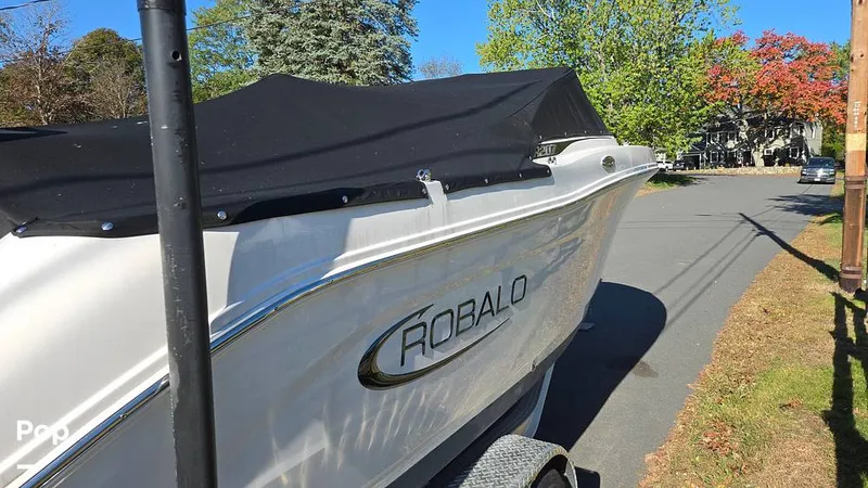 Slide: The Image of Robalo R207 2024 - 15967750