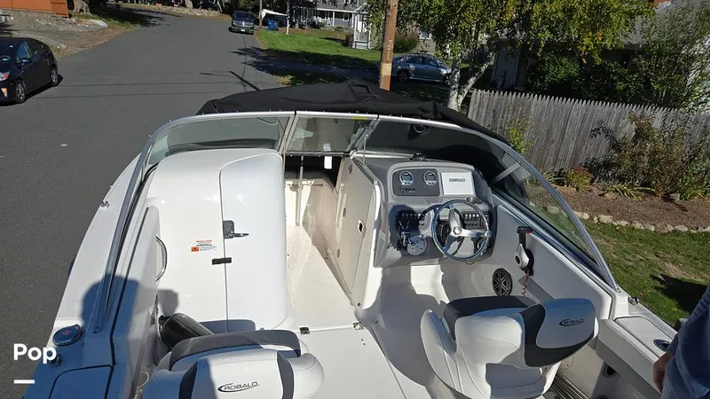 Slide: The Image of Robalo R207 2024 - 15967770