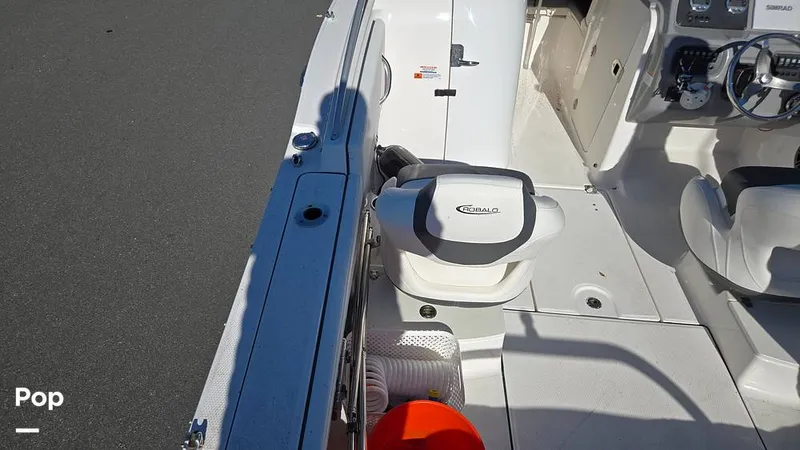 Slide: The Image of Robalo R207 2024 - 15967771